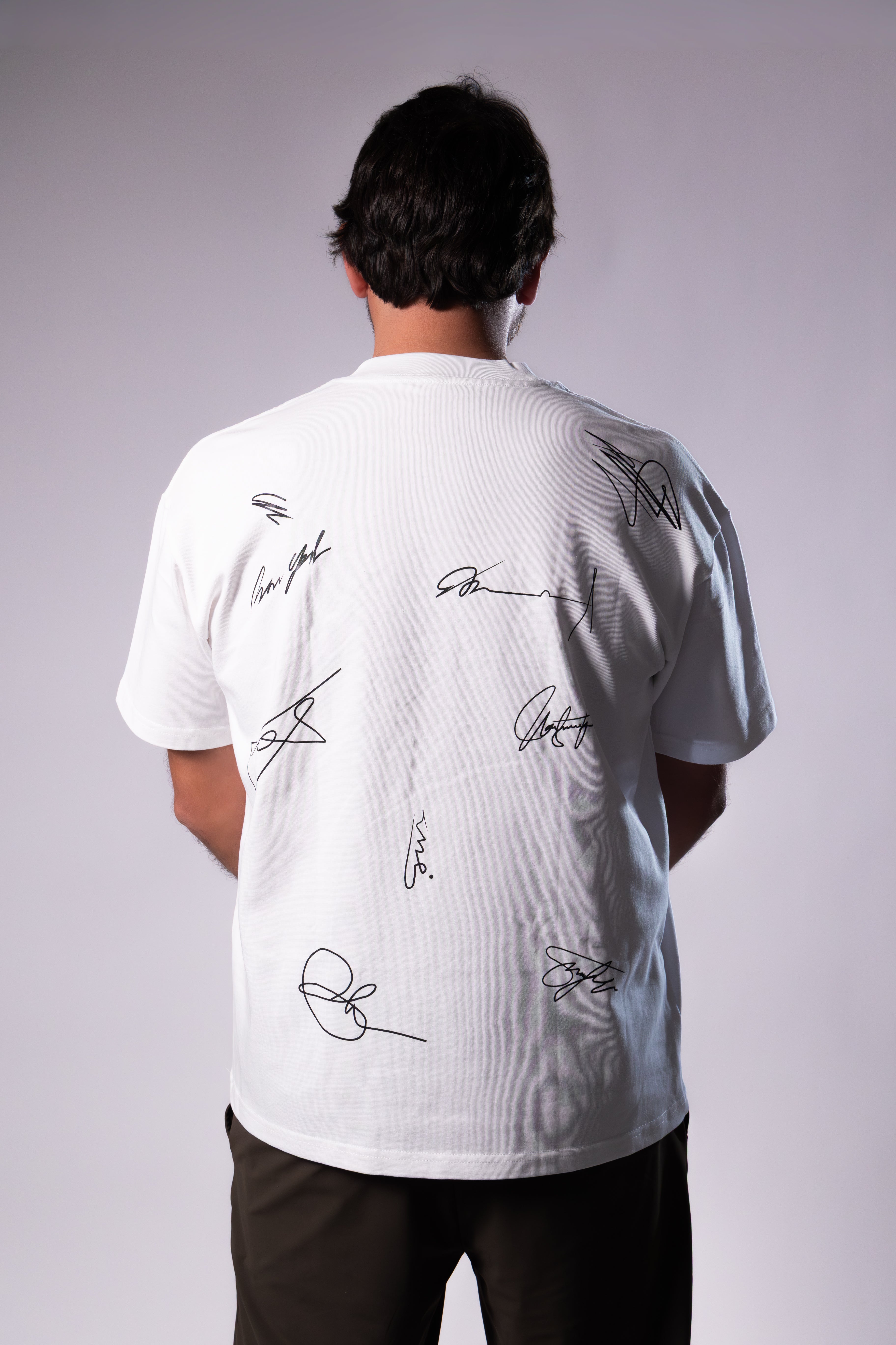 T-shirt oversized signatures